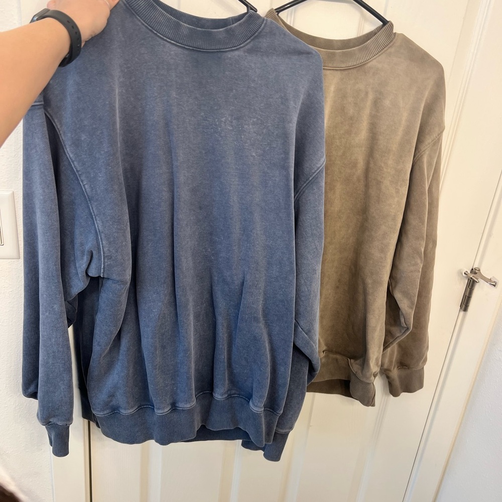 LOT OF 2- SKIMS Boyfriend Fleece Crew Neck Pullover- size Small RARE